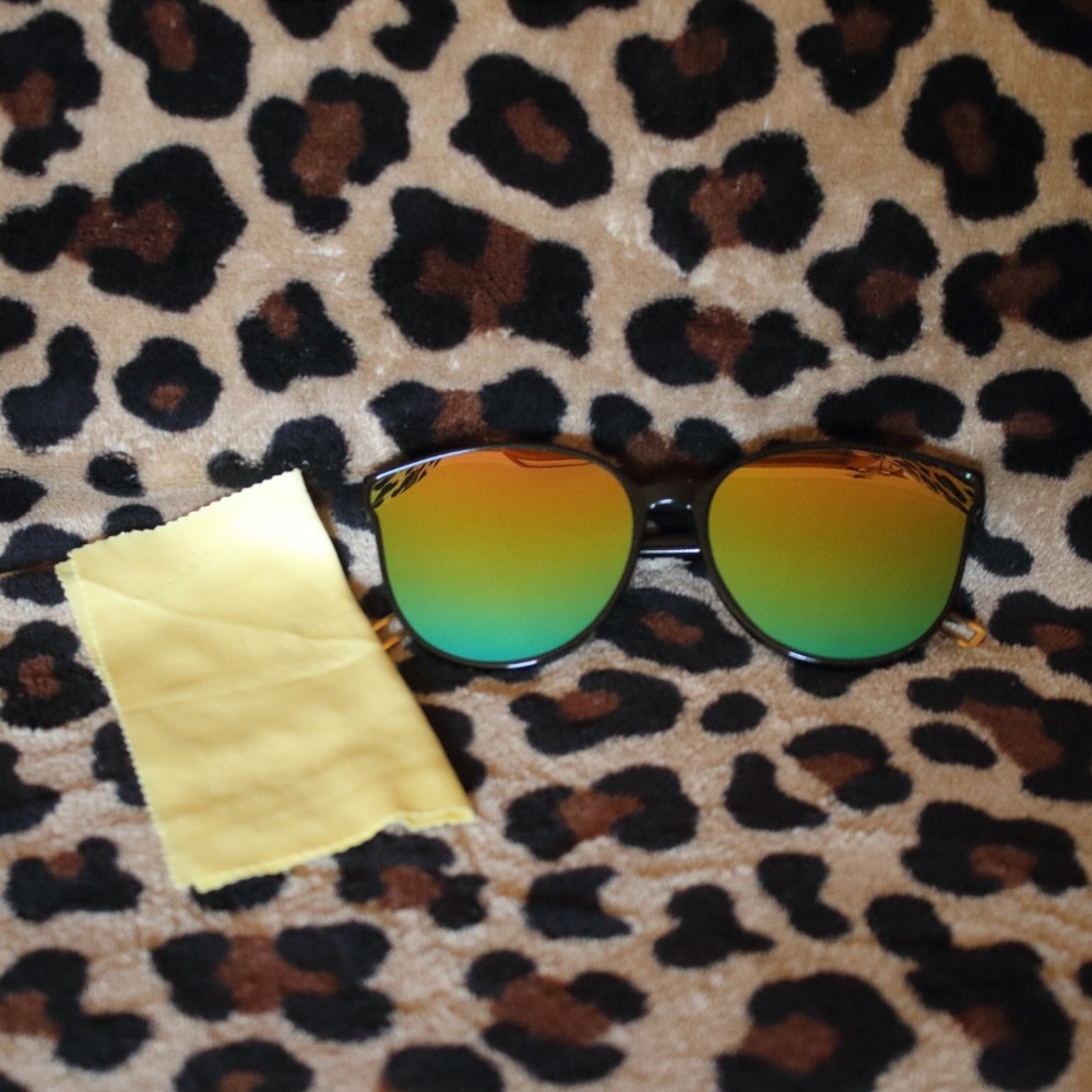 *HP* 10/21/21 NIB TRENDY iWEAR GALORE HAILEY SUNGLASSES IN RAINB - Picture 3 of 6